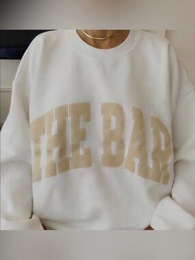 🤍☁️The Bar White Crewneck Women’s Sweatshirt Size L Sold Out!☁️🤍